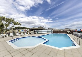 2br-seeps4-beachfront-parking-pool-petsok