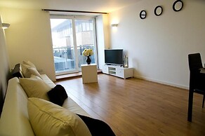 Impeccable 2-bed Apartment in Brentwood