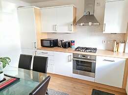 Boutique 3-bed Home with Free Parking in Glasgow