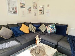 Boutique 3-bed Home with Free Parking in Glasgow