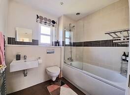 Boutique 3-bed Home with Free Parking in Glasgow