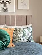 Boutique 3-bed Home with Free Parking in Glasgow