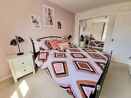 Boutique 3-bed Home with Free Parking in Glasgow