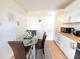 Boutique 3-bed Home with Free Parking in Glasgow