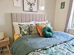 Boutique 3-bed Home with Free Parking in Glasgow