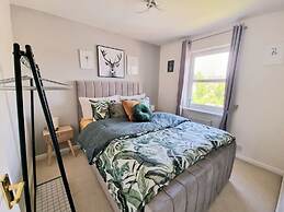 Boutique 3-bed Home with Free Parking in Glasgow