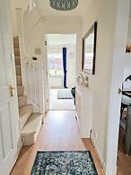 Boutique 3-bed Home with Free Parking in Glasgow