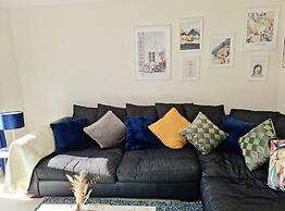 Boutique 3-bed Home with Free Parking in Glasgow