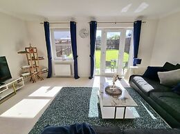 Boutique 3-bed Home with Free Parking in Glasgow