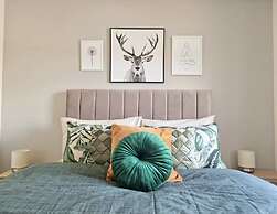 Boutique 3-bed Home with Free Parking in Glasgow