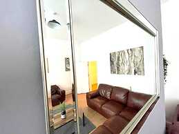 Spacious 2-bed Apartment With Hot tub and Parking