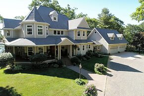 Golf Road Lake House