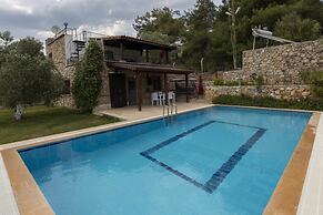 Splendid Villa Surrounded by Nature Near Milas-bodrum Airport