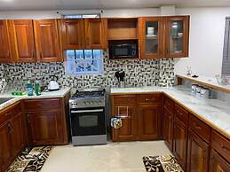 Charming 1-bed House in Georgetown