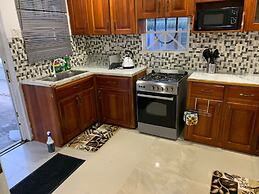 Charming 1-bed House in Georgetown