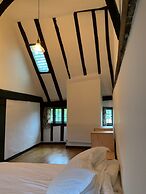 Delightful 4BD Home Full of Flair Edenbridge Kent