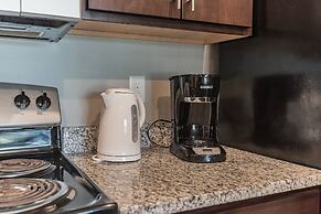 Spacious 2BR Suite W/patio Near Iowa State