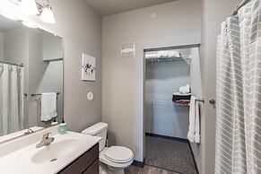 Spacious 2BR Suite W/patio Near Iowa State