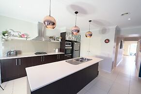 Designer Decor Home 8Bed WilliamsLanding