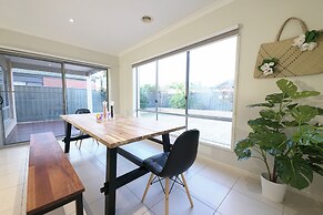 Designer Decor Home 8Bed WilliamsLanding