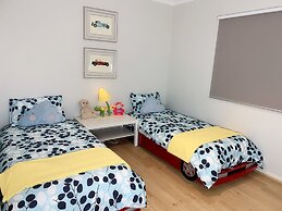 Designer Decor Home 8Bed WilliamsLanding