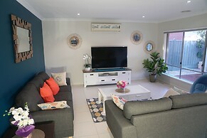 Designer Decor Home 8Bed WilliamsLanding