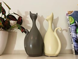 Designer Decor Home 8Bed WilliamsLanding