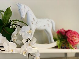 Designer Decor Home 8Bed WilliamsLanding