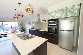 Designer Decor Home 8Bed WilliamsLanding