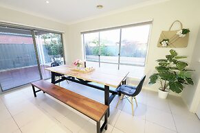 Designer Decor Home 8Bed WilliamsLanding