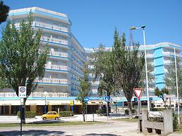 Central Flat, 130m From the Beach With Shared Pool