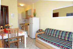 Central Flat, 130m From the Beach With Shared Pool