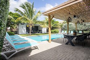 Casa Maria Curacao. Luxury 6 Bedroom Villa Next to Supermarket & Jan T