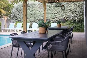 Casa Maria Curacao. Luxury 6 Bedroom Villa Next to Supermarket & Jan T