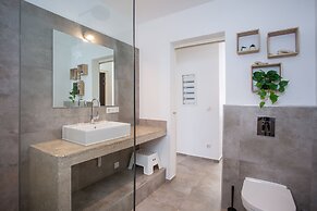 Casa Maria Curacao. Luxury 6 Bedroom Villa Next to Supermarket & Jan T