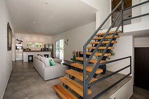 Casa Maria Curacao. Luxury 6 Bedroom Villa Next to Supermarket & Jan T