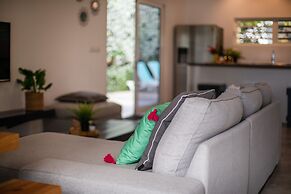 Casa Maria Curacao. Luxury 6 Bedroom Villa Next to Supermarket & Jan T