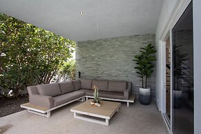 Casa Maria Curacao. Luxury 6 Bedroom Villa Next to Supermarket & Jan T