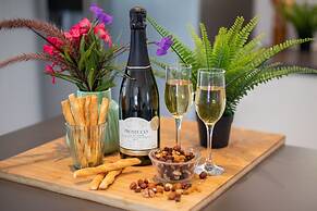 Casa Maria Curacao. Luxury 6 Bedroom Villa Next to Supermarket & Jan T