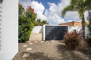 Casa Maria Curacao. Luxury 6 Bedroom Villa Next to Supermarket & Jan T