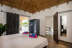 Casa Maria Curacao. Luxury 6 Bedroom Villa Next to Supermarket & Jan T