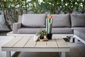 Casa Maria Curacao. Luxury 6 Bedroom Villa Next to Supermarket & Jan T