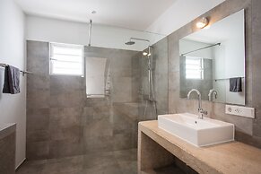 Casa Maria Curacao. Luxury 6 Bedroom Villa Next to Supermarket & Jan T