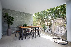 Casa Maria Curacao. Luxury 6 Bedroom Villa Next to Supermarket & Jan T