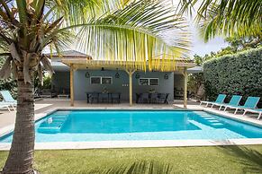 Casa Maria Curacao. Luxury 6 Bedroom Villa Next to Supermarket & Jan T