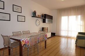 Great Flat With Shared Pool for six Guests-beahost