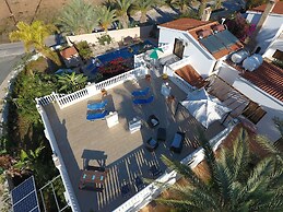 Lovely 7 Bedroom Villa !!