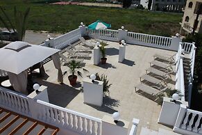 Lovely 7 Bedroom Villa !!