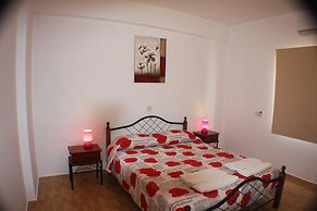 Lovely 7 Bedroom Villa !!