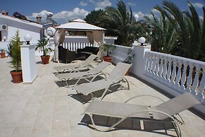 Lovely 7 Bedroom Villa !!